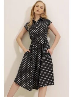 Kleid In Schwarz/ Weiß