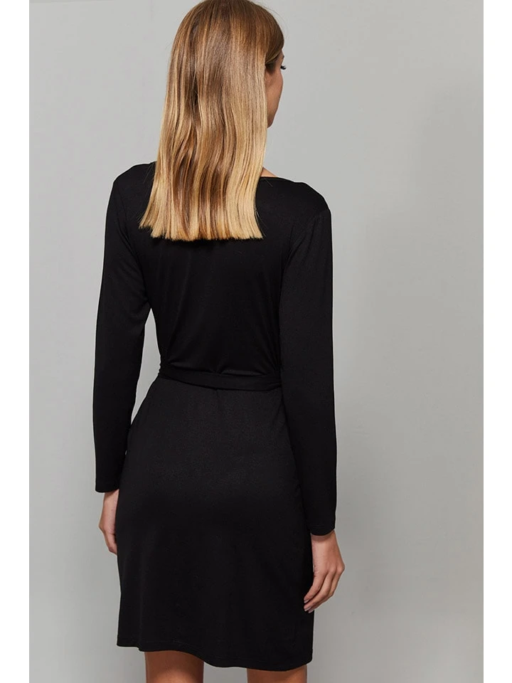 Kleid In Schwarz 2 Kleid In Schwarz – Bild 2