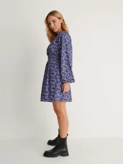 NA-KD Kleid In Lila/ Schwarz -Vero Moda Geschaft na kd kleid in lila schwarz 2