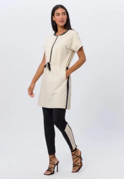 Kleid SUNSET VIBES In Almond 9 Kleid SUNSET VIBES In Almond -Vero Moda Geschaft tuzzi kleid sunset vibes in almond 3